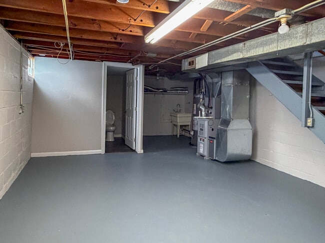 Building Photo - 1612 Maine