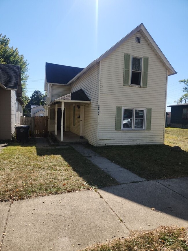 Primary Photo - 3 BR near University of Saint Francis