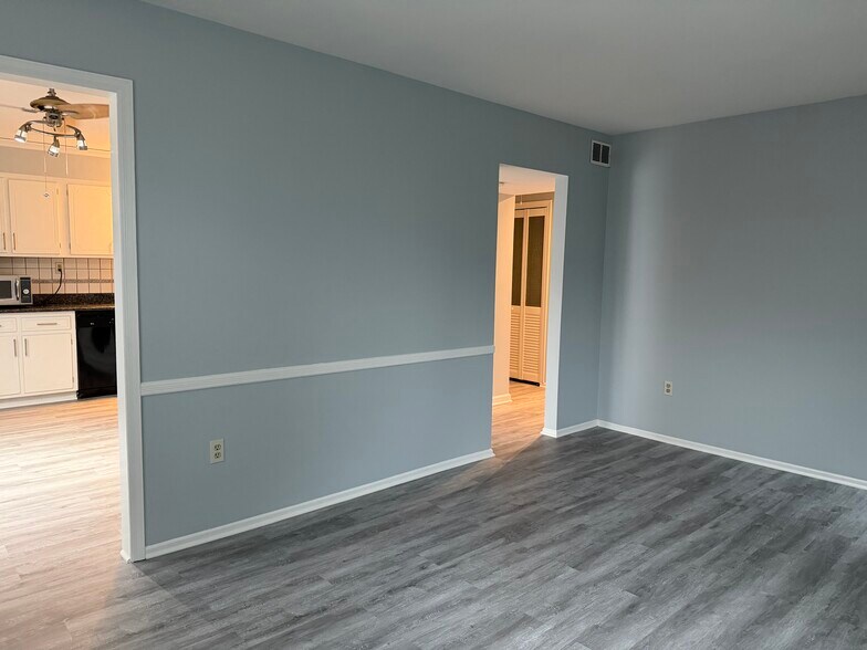 Building Photo - 126 Kingsley Way