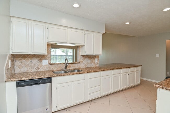 Building Photo - 10019 Overview Dr