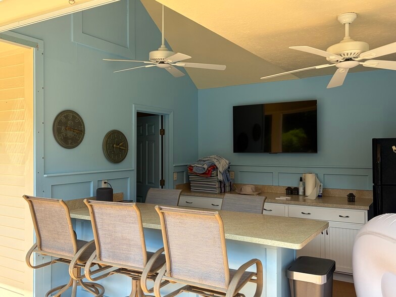 Cabana - 10 Bartley Dr