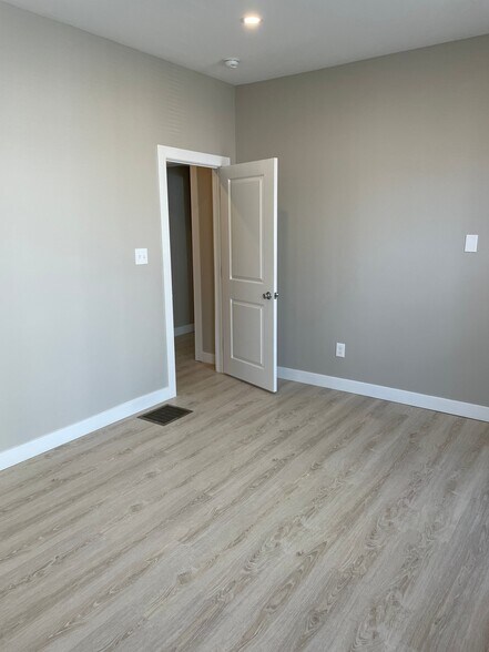 Building Photo - 145 Dupont St