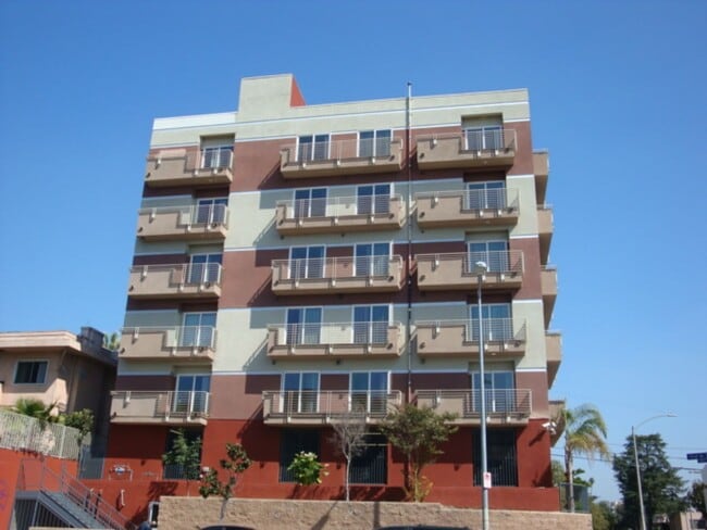 Building Photo - 332 S Virgil Ave