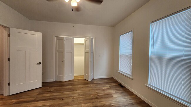 Building Photo - 908 E Gorham St