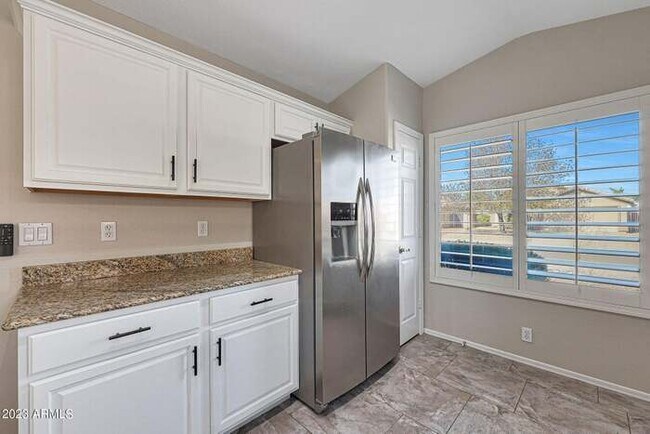 Building Photo - Stunning 3-bedroom, 2-bath home