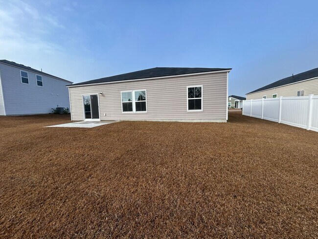 Building Photo - Field View 4BD/ 2BA