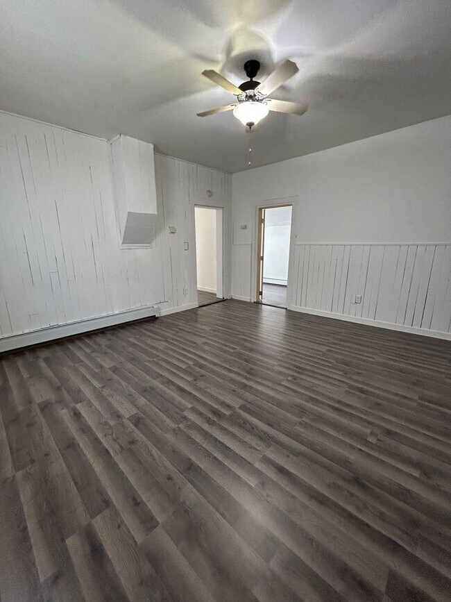 Building Photo - Three Bedroom Home Near Gundersen