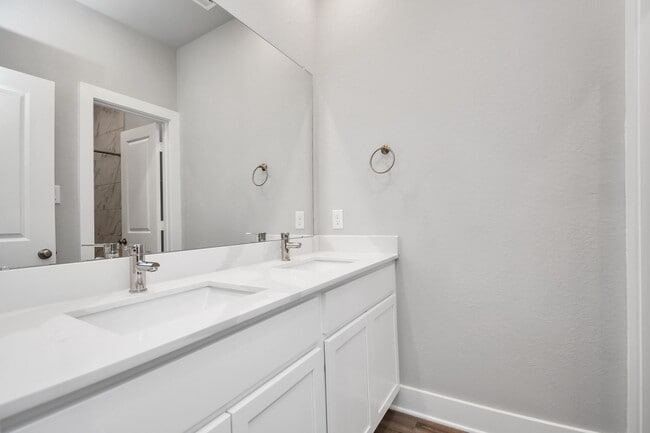 Building Photo - 21030 Shore Oak Dr