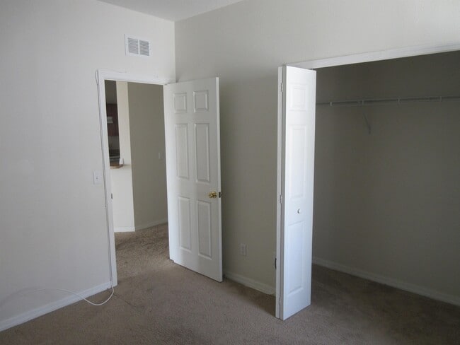 Building Photo - 1211 Knollwood Dr