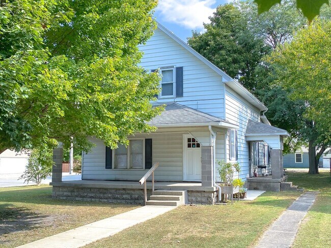 Primary Photo - 627 N Main St