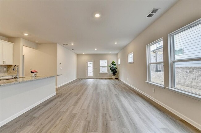 Building Photo - 2357 Whitworth St