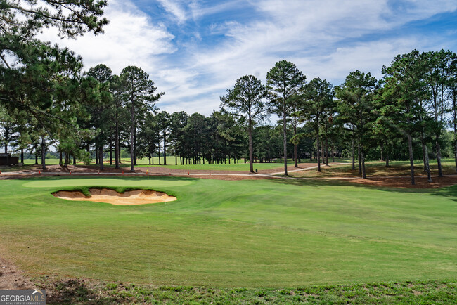 Building Photo - 401 Cuscowilla Dr