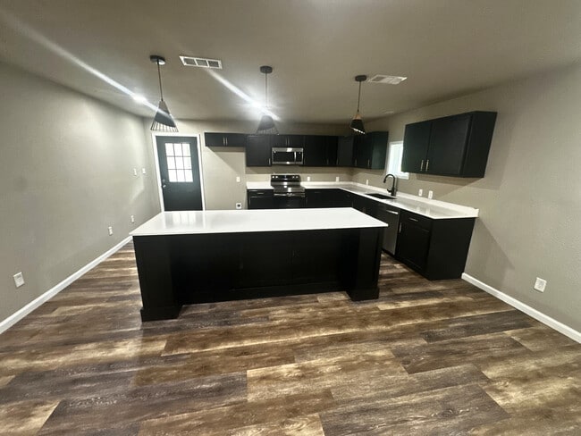 Building Photo - 11161 Soape Rd