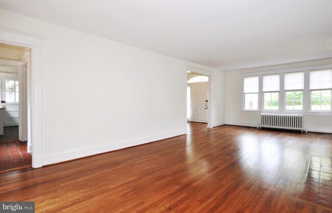 Building Photo - 3752 Kanawha St NW