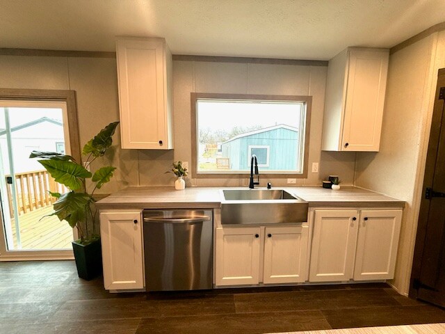 Building Photo - 15919 Flores Curv