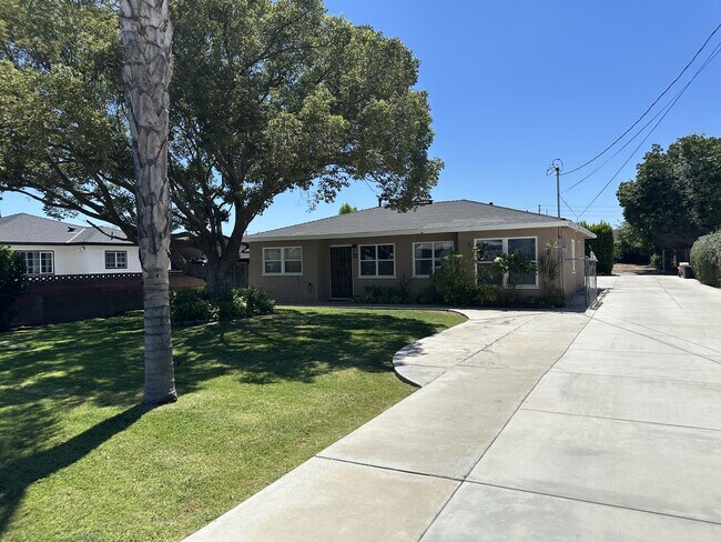 Building Photo - 12776 Ross Ave