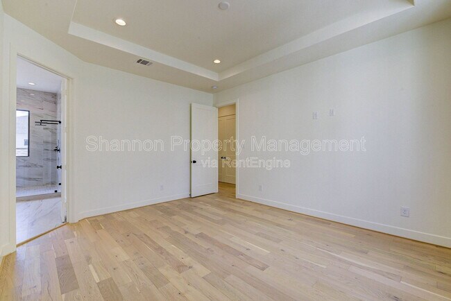 Building Photo - 1803 Dunlavy St