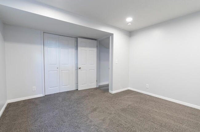 Building Photo - 9613 S 170 E