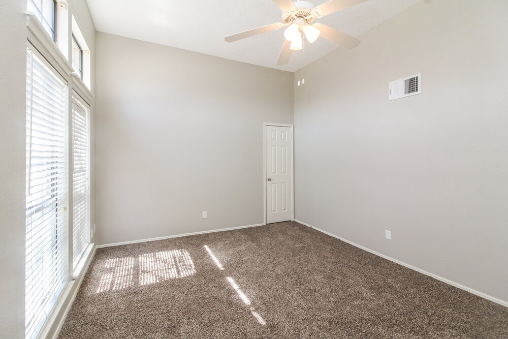 Building Photo - 423 Barton Dr