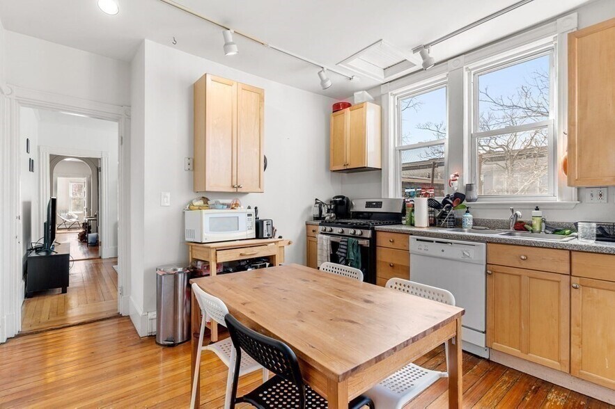 Building Photo - 27 Ellery St