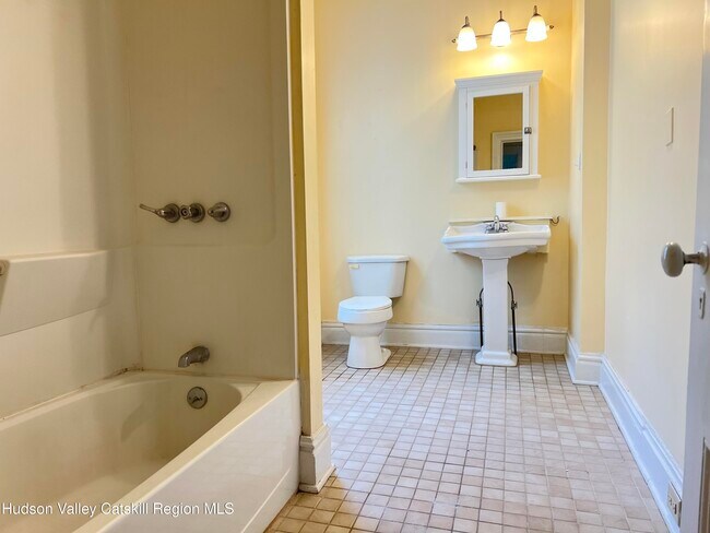 Building Photo - 9 N Franklin St