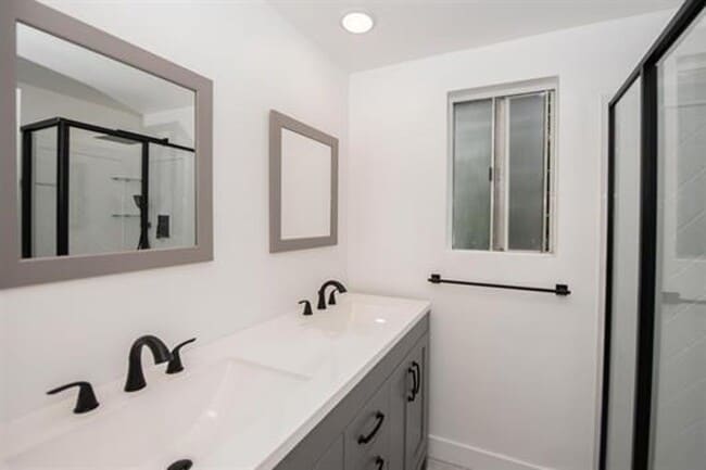 Building Photo - Encinitas 4br  2 car garage granite kitchen Huge Yard Home Remodeled TEXT 858-774-1574 $6290