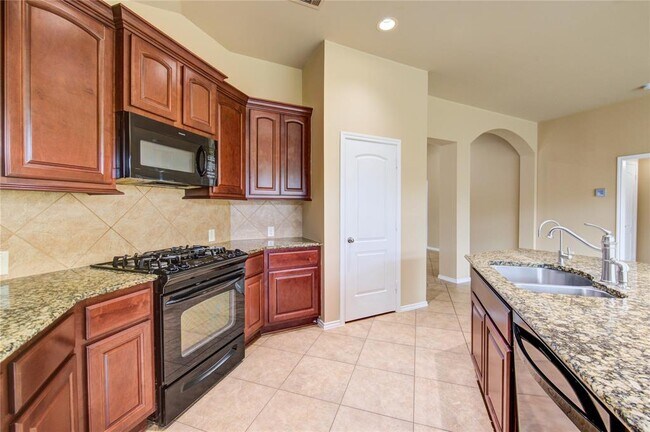 Building Photo - 5615 Stoneridge Ct