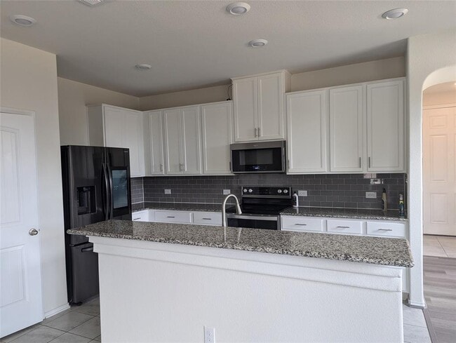 Building Photo - 612 Ayinger Ln