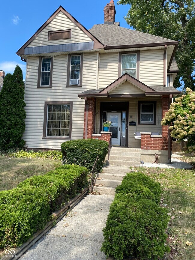 Primary Photo - 1230 E Ohio St