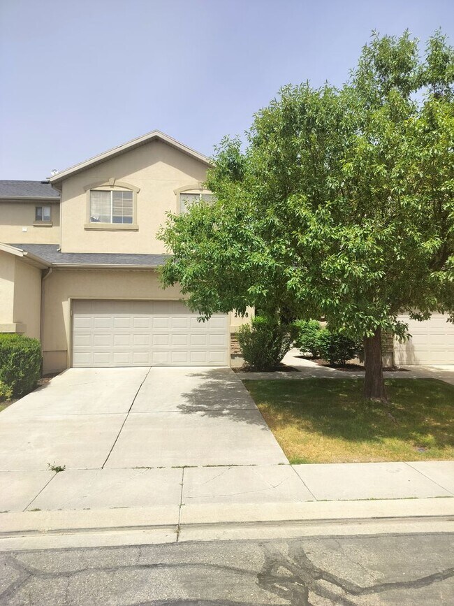 Building Photo - Modern 3 Bed 2.5 Bath Lehi Townhome Near Thanksgiving Point | 2-Car Garage