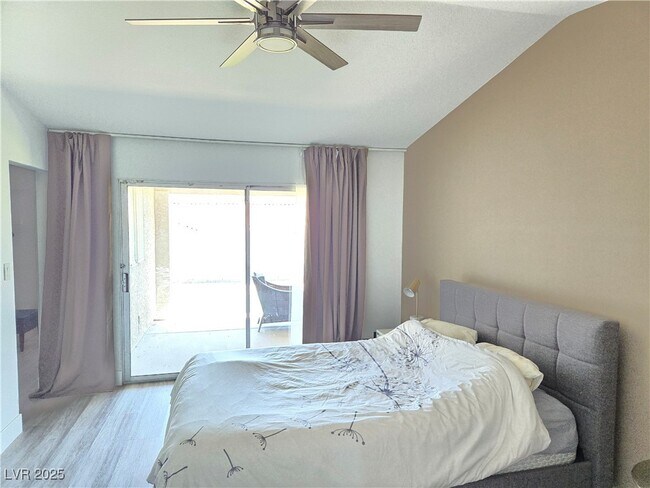 Building Photo - 1405 Termas