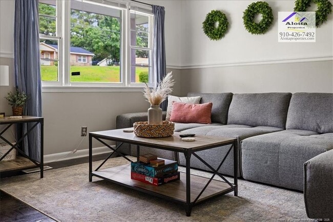 Building Photo - 743 Rustland Dr