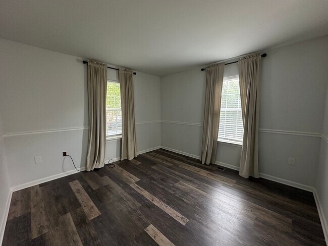 Building Photo - 3685 Clauss Dr
