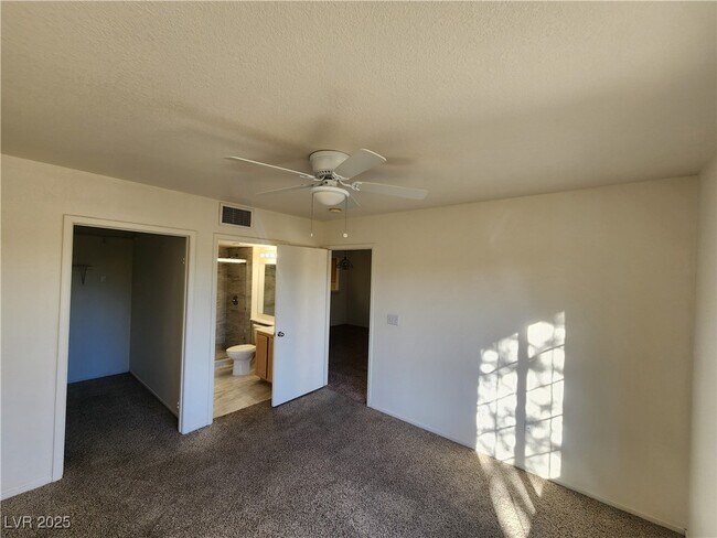 Building Photo - 1901 Villa Palms Ct