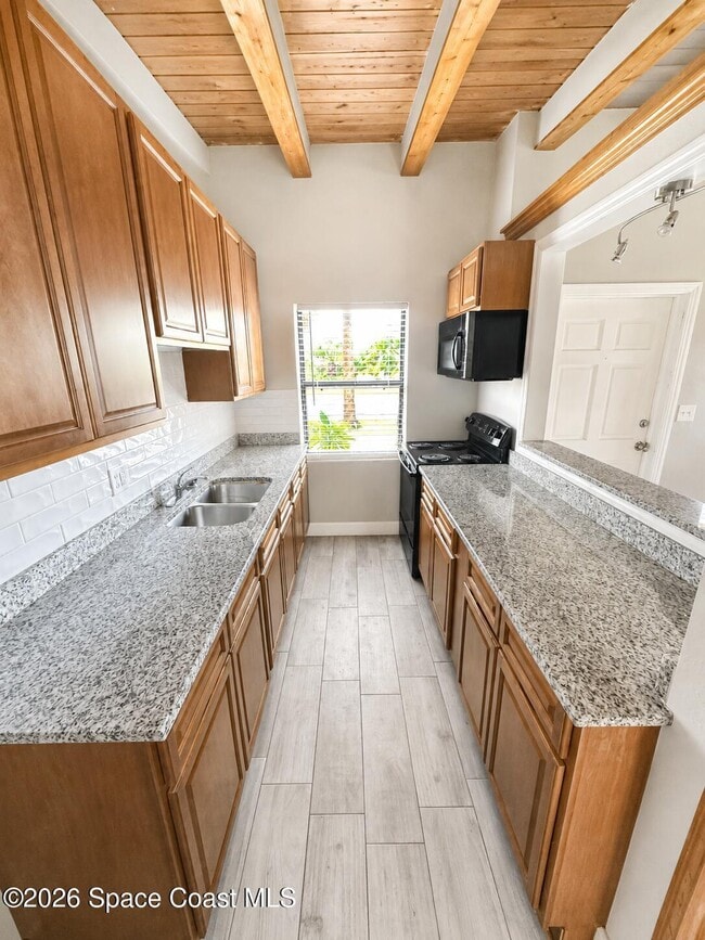 Building Photo - 1604 S Miramar Ave