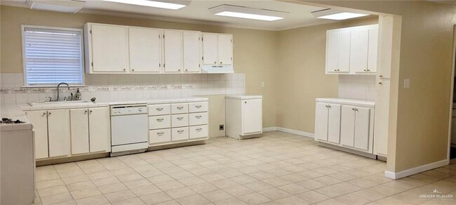 Building Photo - 2730 Ivy Ave