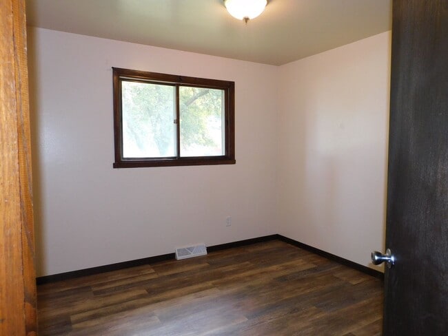 Building Photo - Beautiful 3 bedroom 2 bath Single Family H...