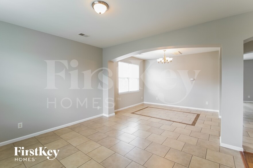 Building Photo - 113 Summer View Rd