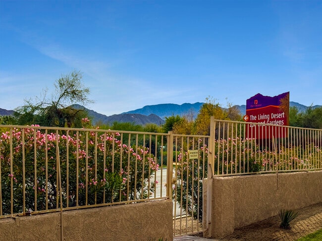 Building Photo - 73895 Saquaro Ct