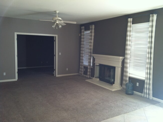 Building Photo - Spacious Two Story Home For Rent