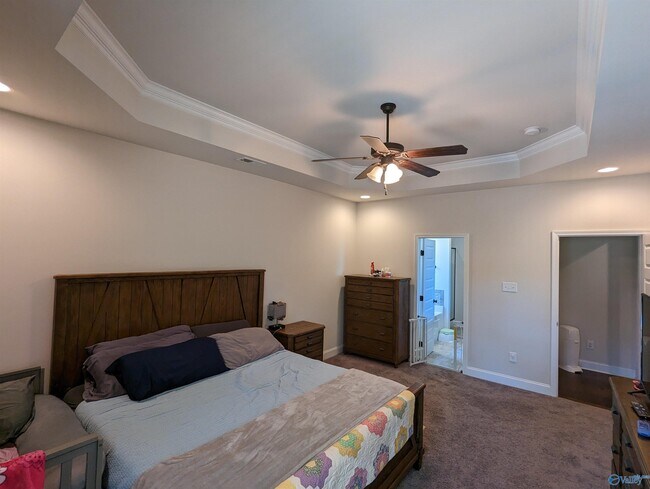 Building Photo - 152 Summer Pointe Ln