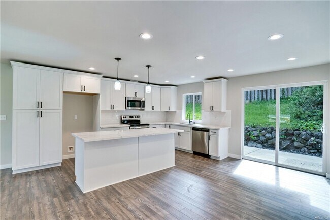 Building Photo - 2721 Lincoln Avenue SE, Port Orchard, WA, ...