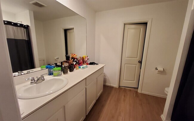 Building Photo - 27022 Breakaway Ln