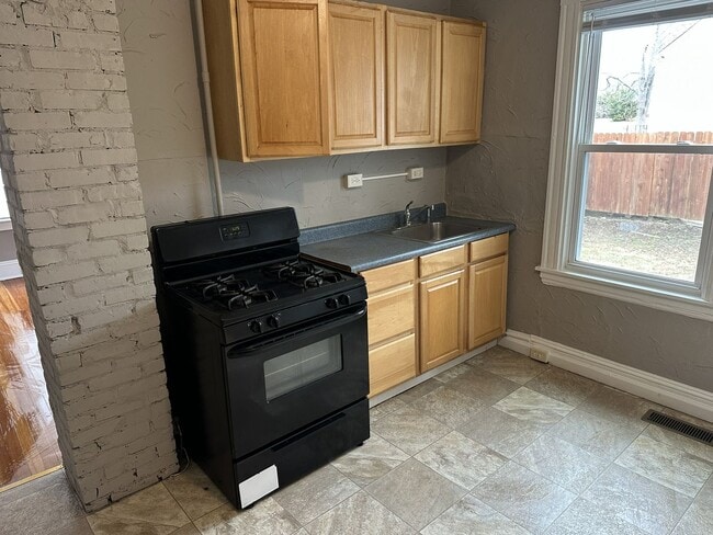 Building Photo - 238-240 Oak Street