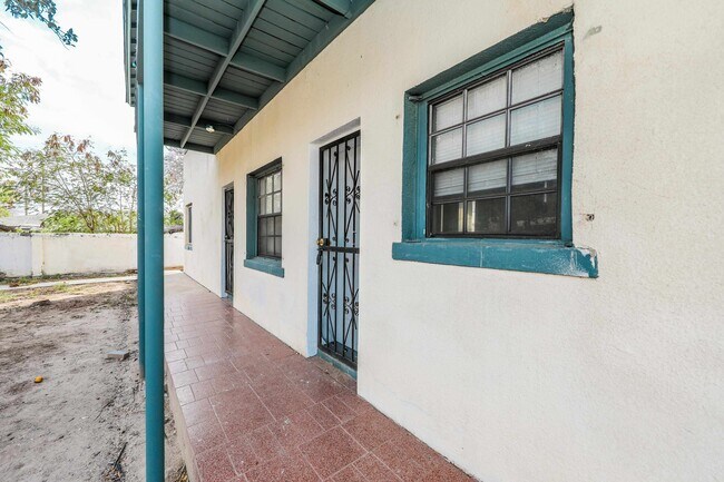 Building Photo - 311 Matamoros St