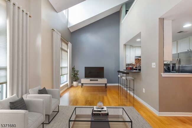 Building Photo - 129 Rock Creek Dr