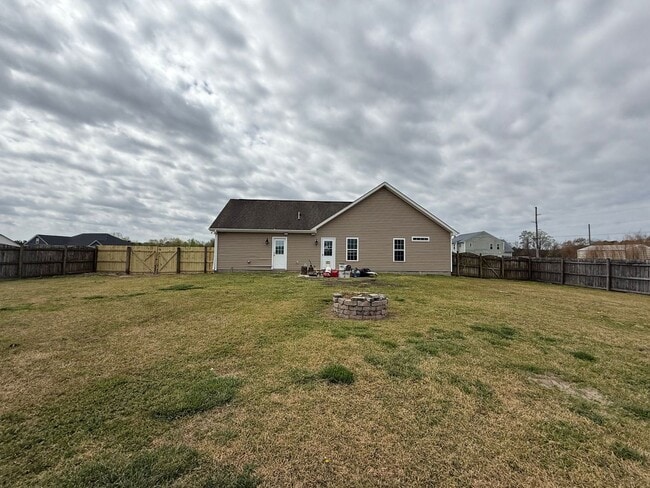 Building Photo - 103 Palin Trail