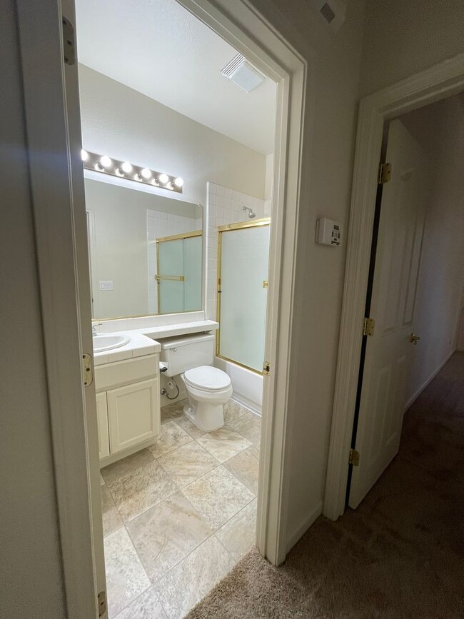 Building Photo - Spacious and Airy Rocklin Home! New Flooring!