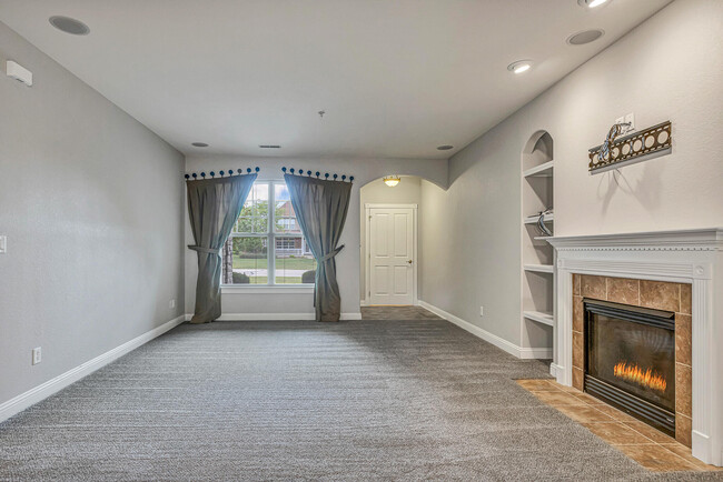 Building Photo - 4666 Sagewood Cir