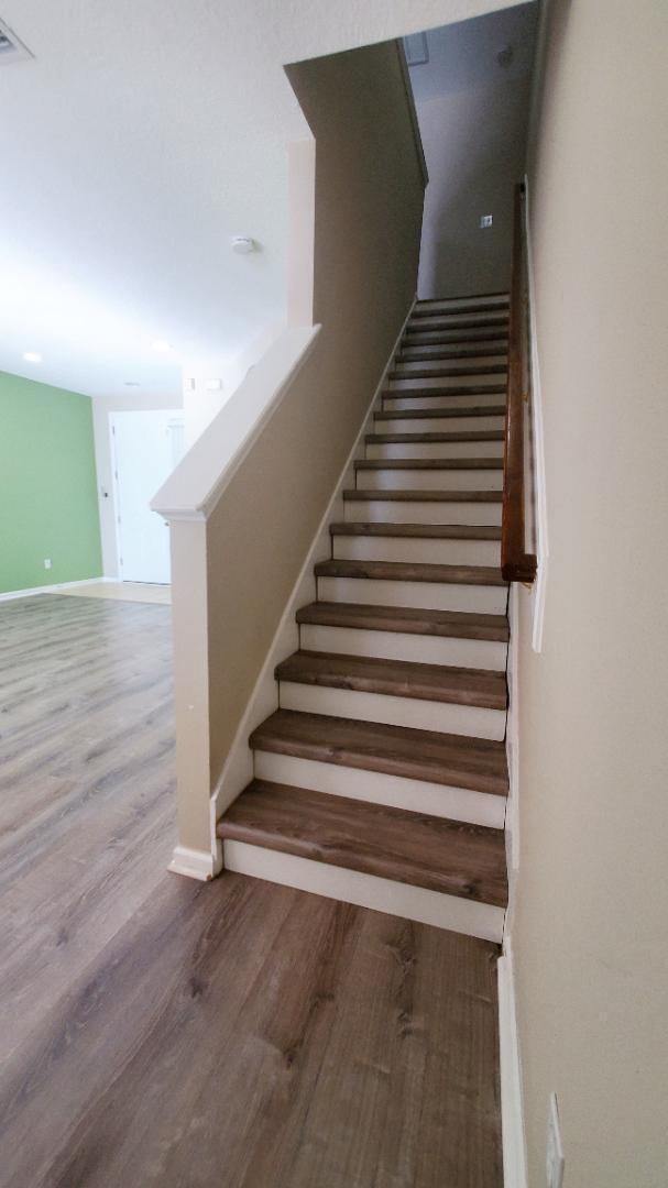 Building Photo - 3885 Buckthorne Dr